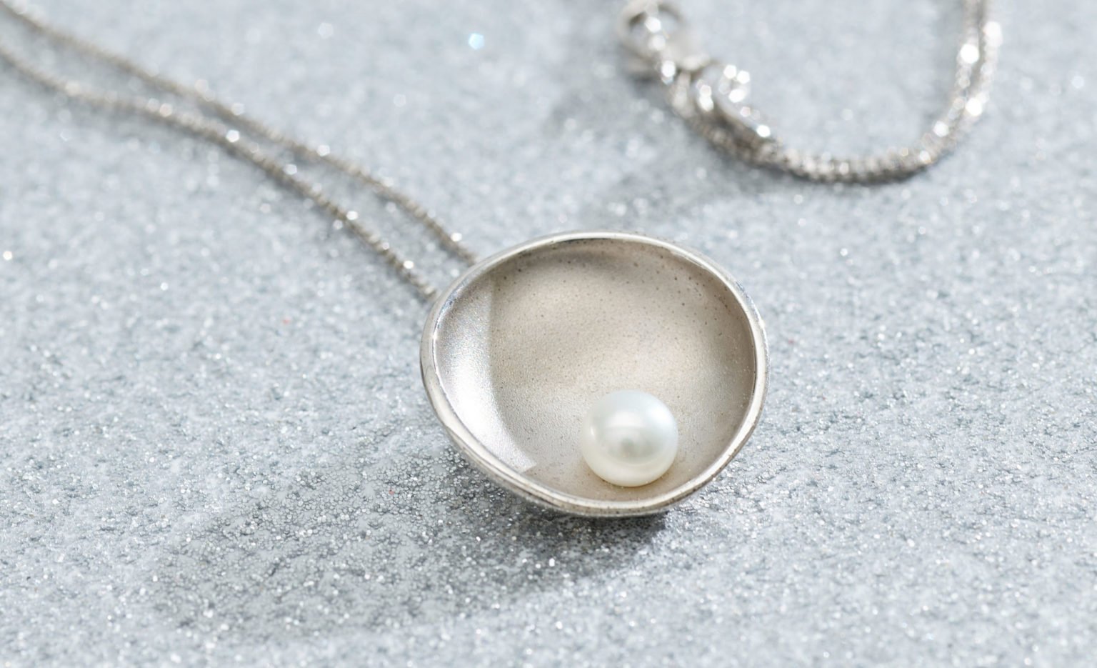 silver necklace with pearl